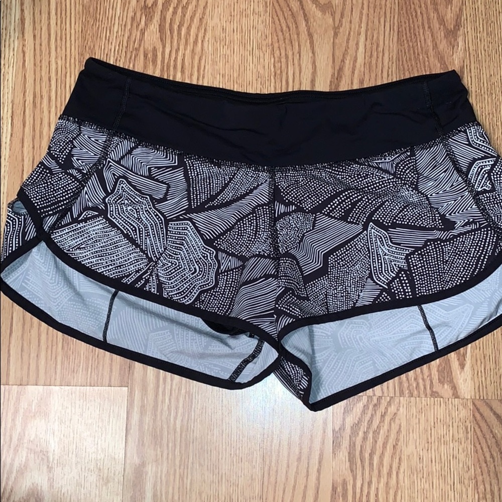 Black and white lululemon shorts